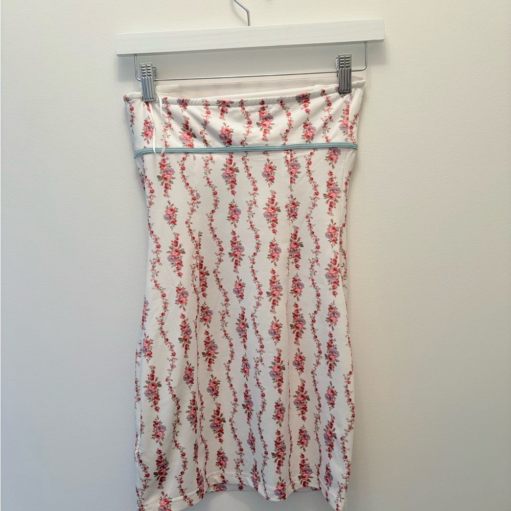 Edikted White Floral Strapless Dress with Blue Tie - Picture 2 of 3